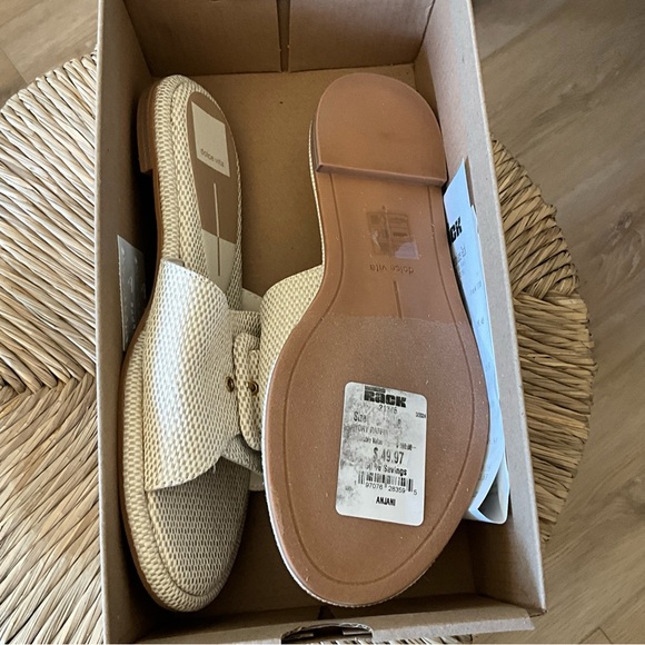 NEW IN BOX DOLCE VITA SIZE 8 SANDAL. STYLE IS ANJANI. COLOR IS IVORY RAFFIA. - Picture 3 of 6